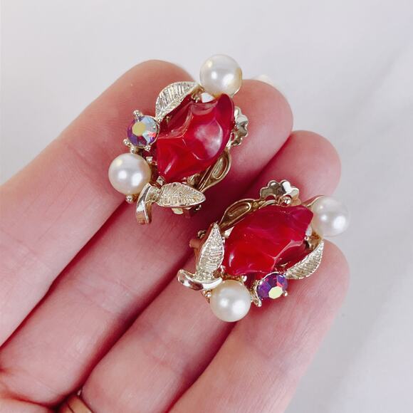 Vintage Mid Century Clip On Earrings Red Thermoset Pearl Rhinestone - Picture 2 of 10